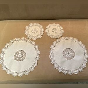 Decorative lace doilies